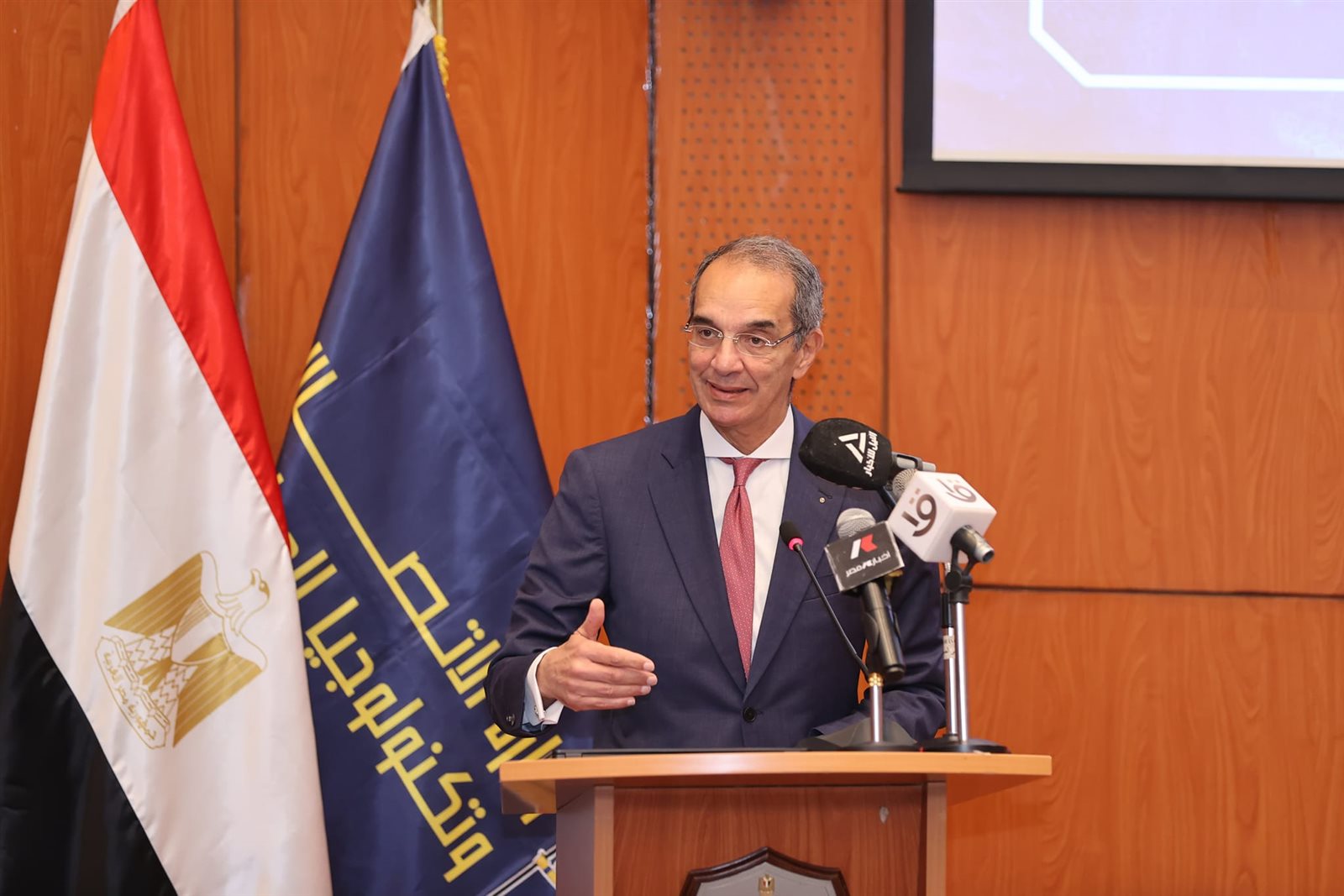 وزير الاتصالات يفتتح ورشة عمل تطبيقات الذكاء الاصطناعى فى مختلف القطاعات.. صور 1 وزير الاتصالات يفتتح ورشة عمل تطبيقات الذكاء الاصطناعى فى مختلف القطاعات.. صور
