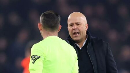 رسميًا.. الاتحاد الإنجليزي يُعلن عقوبة سلوت بعد طرده أمام إيفرتون
