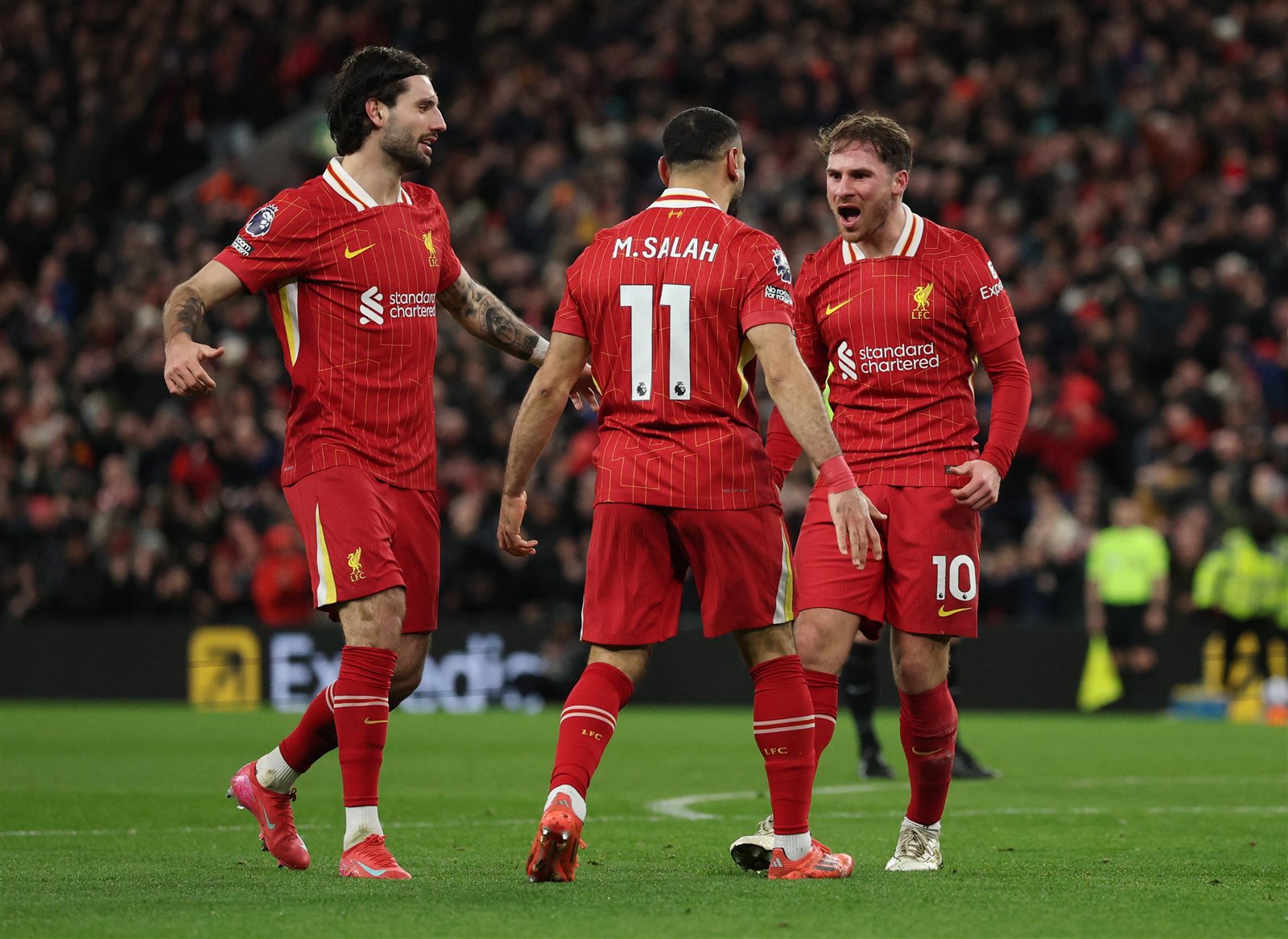 رفقًا بالأرقام.. محمد صلاح يحفر اسمه في تاريخ ليفربول والدوري الإنجليزي 3 رفقًا بالأرقام.. محمد صلاح يحفر اسمه في تاريخ ليفربول والدوري الإنجليزي