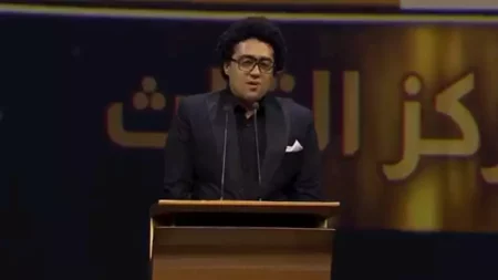 الكاتب يوسف الشريف يفوز بالمركز الثالث لأفضل رواية في حفل جائزة القلم الذهبي