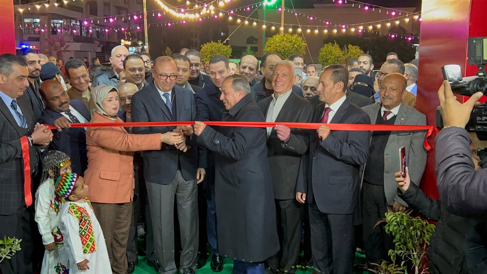 محافظ بورسعيد ورئيس الغرفة التجارية يفتتحان معرض أهلا رمضان 1 محافظ بورسعيد ورئيس الغرفة التجارية يفتتحان معرض أهلا رمضان