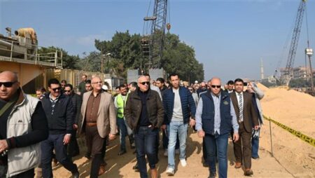 وزير الري يصل القليوبية ويتفقد عملية إحلال وتجديد قنطرة فم بحر مويس