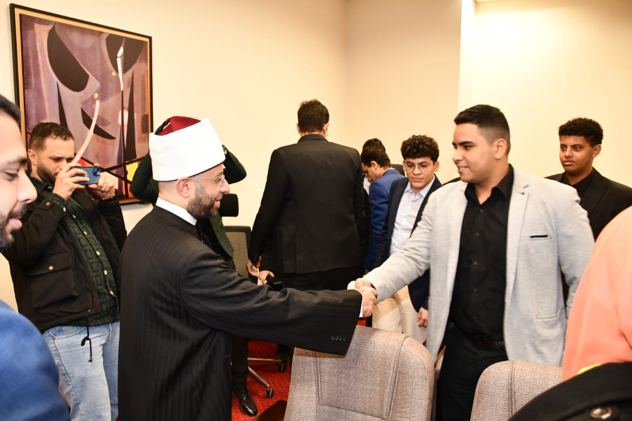 وزير الأوقاف يستقبل طلاب مدرسة القديس بولس الفرير بشبرا 8 وزير الأوقاف يستقبل طلاب مدرسة القديس بولس الفرير بشبرا