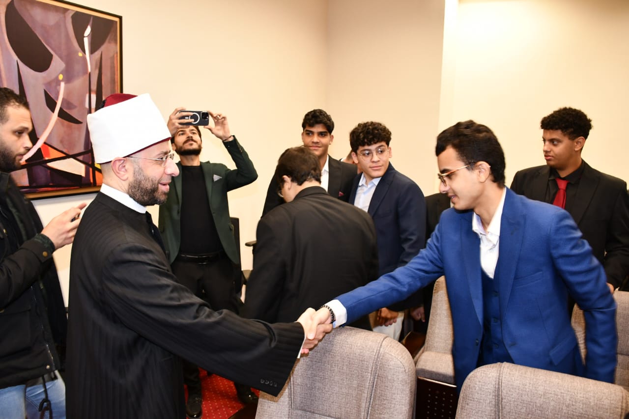 وزير الأوقاف يستقبل طلاب مدرسة القديس بولس الفرير بشبرا 10 وزير الأوقاف يستقبل طلاب مدرسة القديس بولس الفرير بشبرا