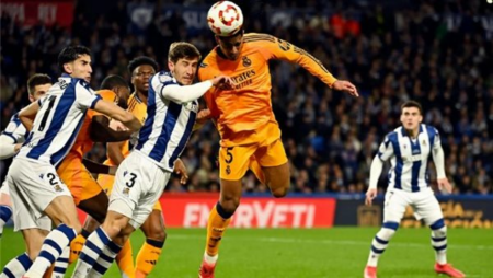 ريال مدريد يهزم سوسيداد والعنصرية في كأس ملك إسبانيا