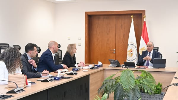 وزير الري يبحث مع رئيس قطاع البنية التحتية بالبنك الأوروبي مجالات التعاون 2 وزير الري يبحث مع رئيس قطاع البنية التحتية بالبنك الأوروبي مجالات التعاون