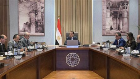 رئيس الوزراء: توجيهات بضرورة الشراكة مع القطاع الخاص في مشروعات تطوير شركات الغزل والنسيج