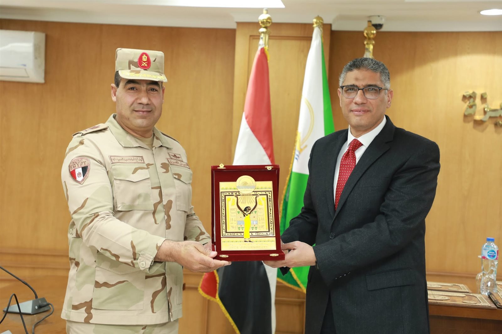 محافظ الجيزة يستقبل قائد قوات الدفاع الشعبي والعسكري
