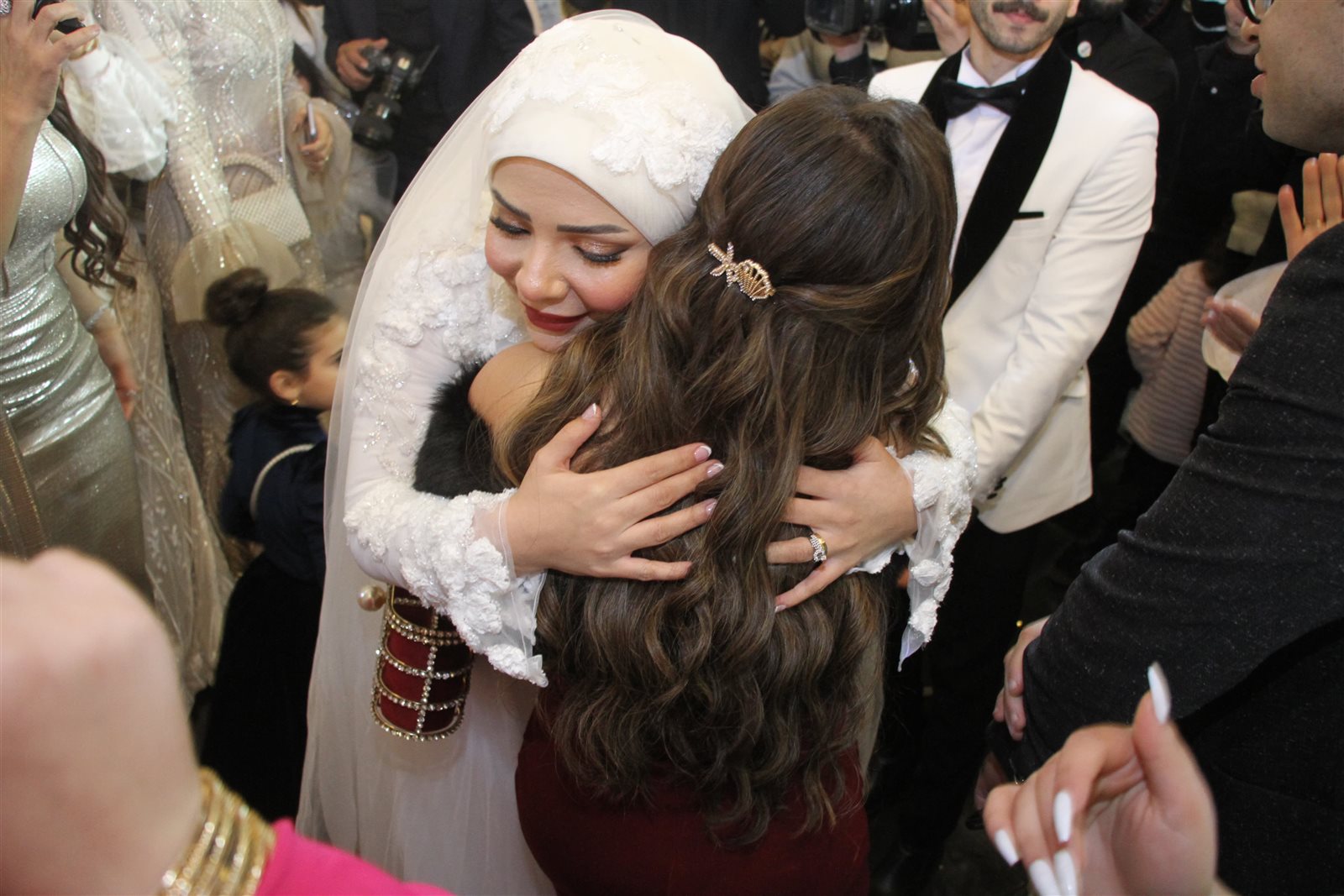 زفاف الزميلة أسماء خليل والدكتور محمود سمير.. الفريق مهاب مميش وعبدالرحيم علي شاهدان على عقد القران 14 زفاف الزميلة أسماء خليل والدكتور محمود سمير.. الفريق مهاب مميش وعبدالرحيم علي شاهدان على عقد القران