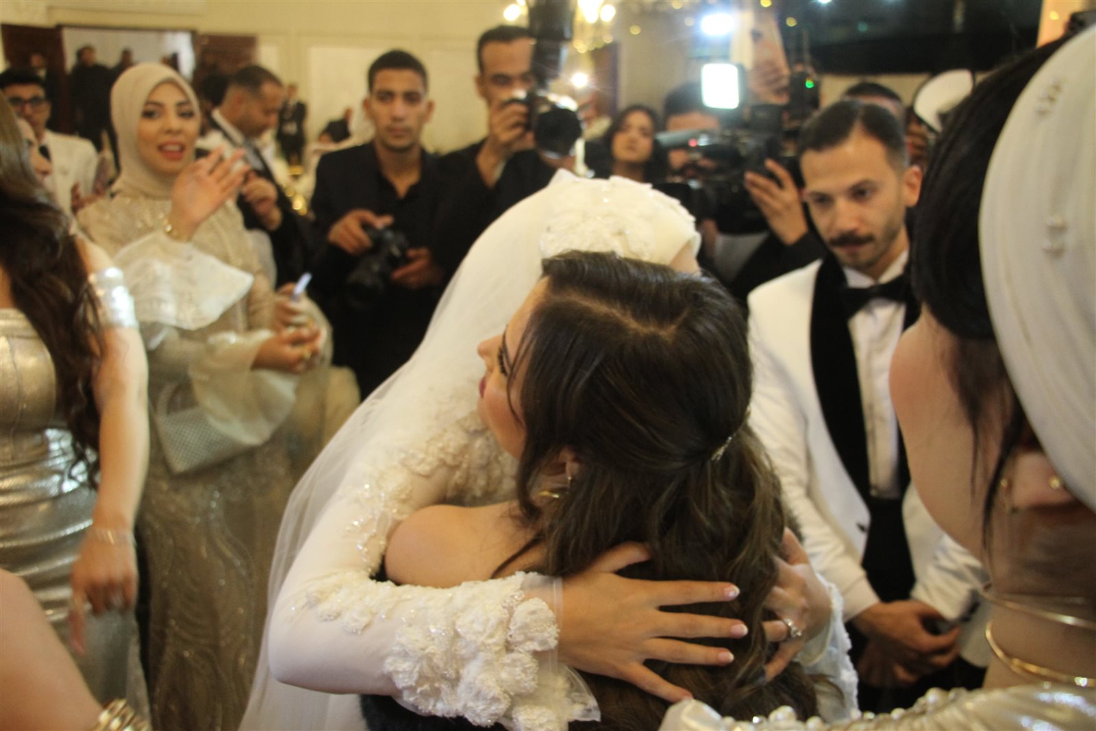 زفاف الزميلة أسماء خليل والدكتور محمود سمير.. الفريق مهاب مميش وعبدالرحيم علي شاهدان على عقد القران 18 زفاف الزميلة أسماء خليل والدكتور محمود سمير.. الفريق مهاب مميش وعبدالرحيم علي شاهدان على عقد القران