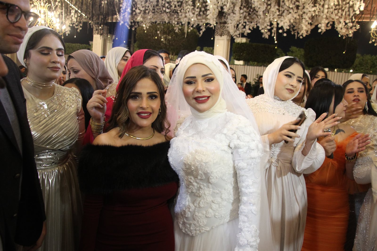 زفاف الزميلة أسماء خليل والدكتور محمود سمير.. الفريق مهاب مميش وعبدالرحيم علي شاهدان على عقد القران 17 زفاف الزميلة أسماء خليل والدكتور محمود سمير.. الفريق مهاب مميش وعبدالرحيم علي شاهدان على عقد القران