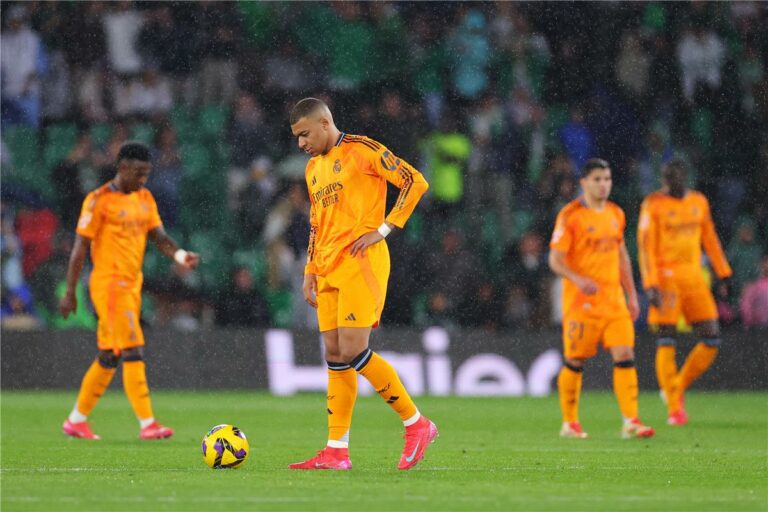 فيديو | ريال مدريد يفرط في صدارة الدوري الإسباني بخسارة قاسية أمام ريال بيتيس