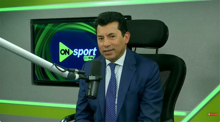 أشرف صبحي: تلقينا طلبًا رسميًا لخوض ودية بين الأهلي والزمالك.. وهجوم الجماهير عليَ نجاح