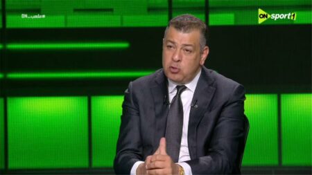 هاني شكري: ممدوح عباس تواصل معي بسبب تصريح اللعب بالناشئين.. والأخطاء ضد الزمالك مقصودة