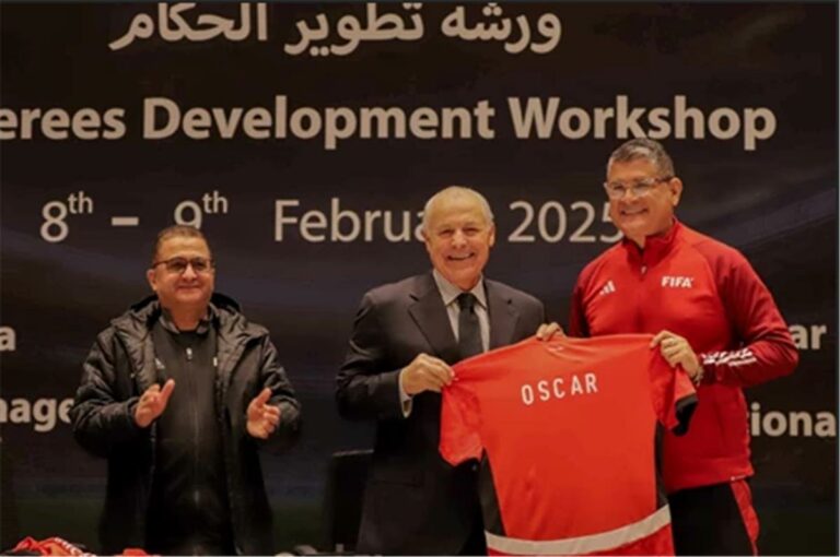 أوسكار رويز يصل القاهرة لبدء مهمته في رئاسة لجنة الحكام