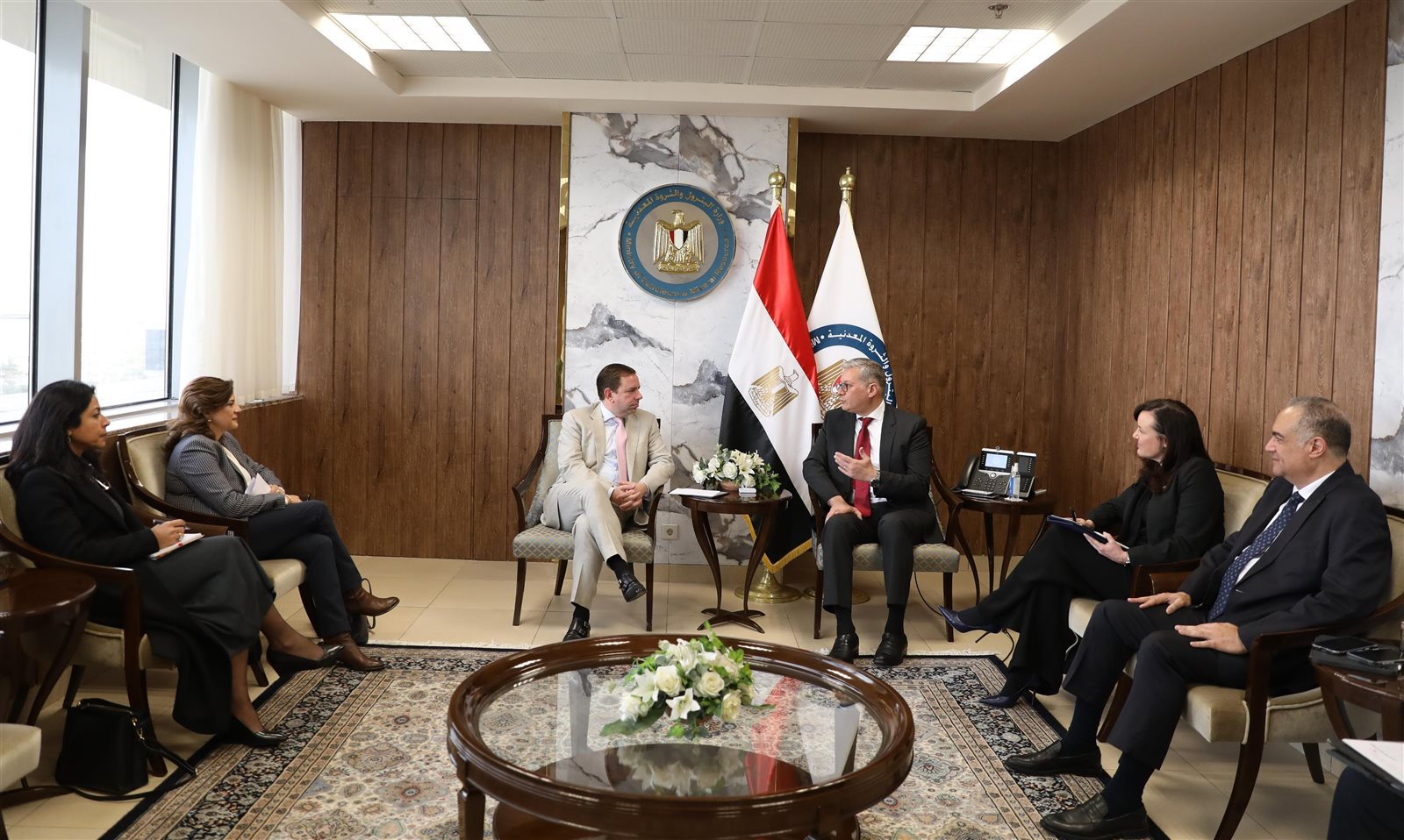 وزير البترول يبحث مع رئيس شل العالمية زيادة إنتاج الغاز الطبيعي 1 وزير البترول يبحث مع رئيس شل العالمية زيادة إنتاج الغاز الطبيعي