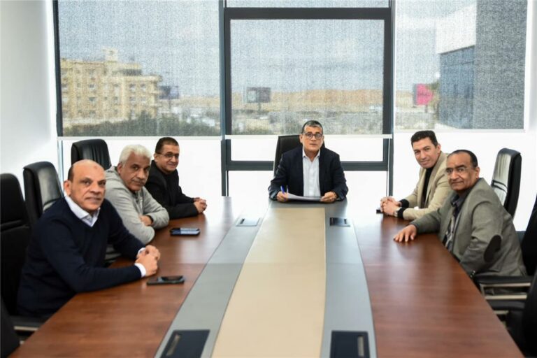 صور | انطلاقة رسمية.. أوسكار رويز يعقد أولى جلساته في اتحاد الكرة ويجتمع بـ هاني أبو ريدة