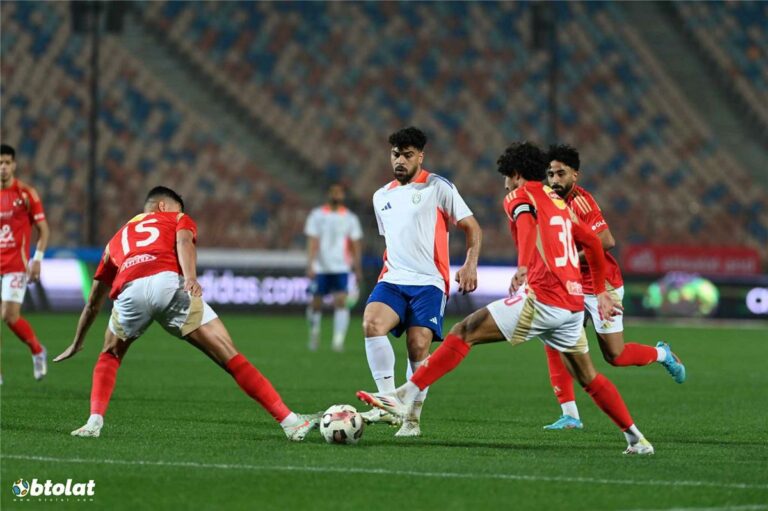 فيديو | الأهلي يهزم طلائع الجيش بثنائية ويواصل مطاردة بيراميدز في الدوري المصري