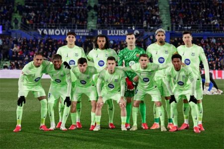 فقد مكانه في الفريق.. لاعب برشلونة يقترب من الرحيل إلى الدوري التركي