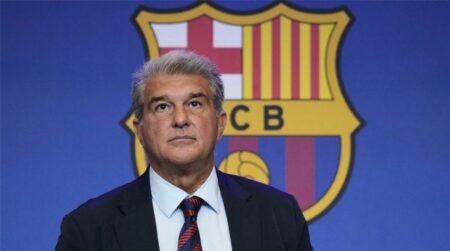 حزن هائل.. أول تعليق من لابورتا بعد وفاة طبيب برشلونة وتأجيل مباراة أوساسونا