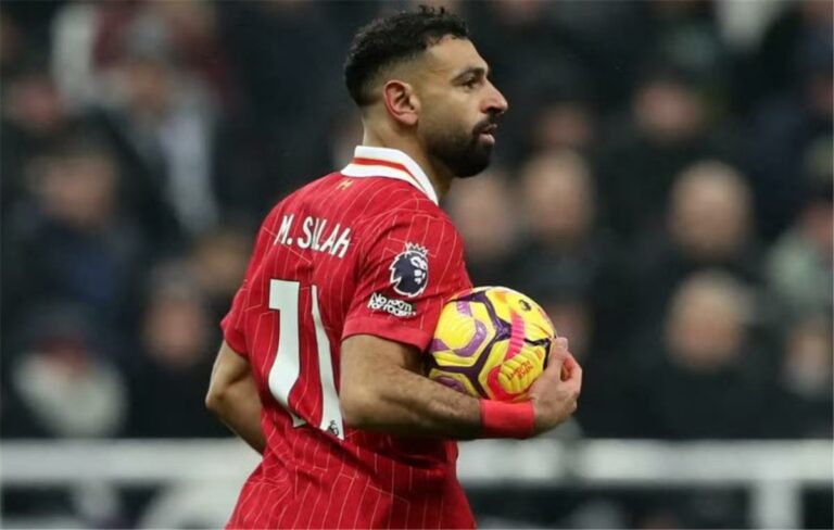 صورة | هل كاد ليفربول يخالف القوانين؟ محمد صلاح يلفت الأنظار في مباراة ساوثهامبتون