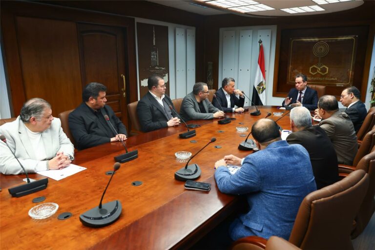 الأهلي يبحث سبل التعاون مع الهيئة الوطنية للإعلام
