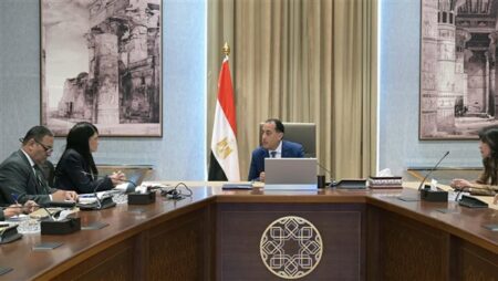 رئيس الوزراء يتابع مع وزيرة التخطيط عددًا من ملفات العمل