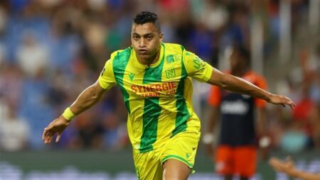 مصطفى محمد يقود هجوم نانت أمام ستراسبورج في الدوري الفرنسي