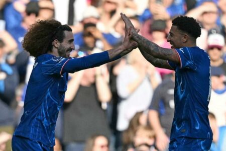 فيديو | تشيلسي يستغل تعثر مانشستر سيتي بعبور ليستر وتوتنهام يعود من بعيد أمام بورنموث