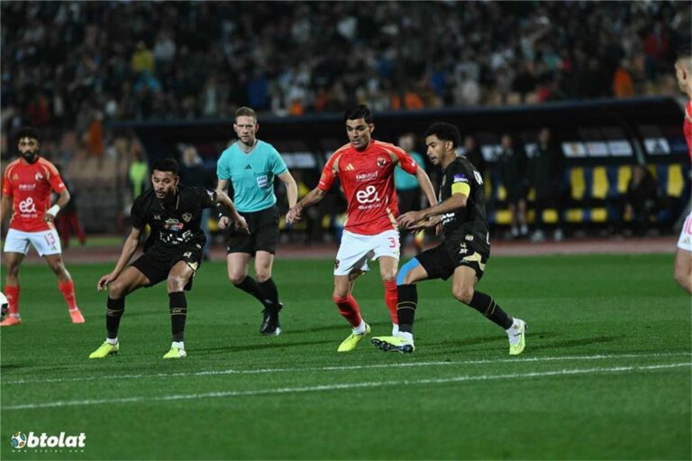 محمد صلاح: لاعب الزمالك لم يُقدم شيئًا منذ السوبر.. وبن شرقي سيصنع الفارق في القمة