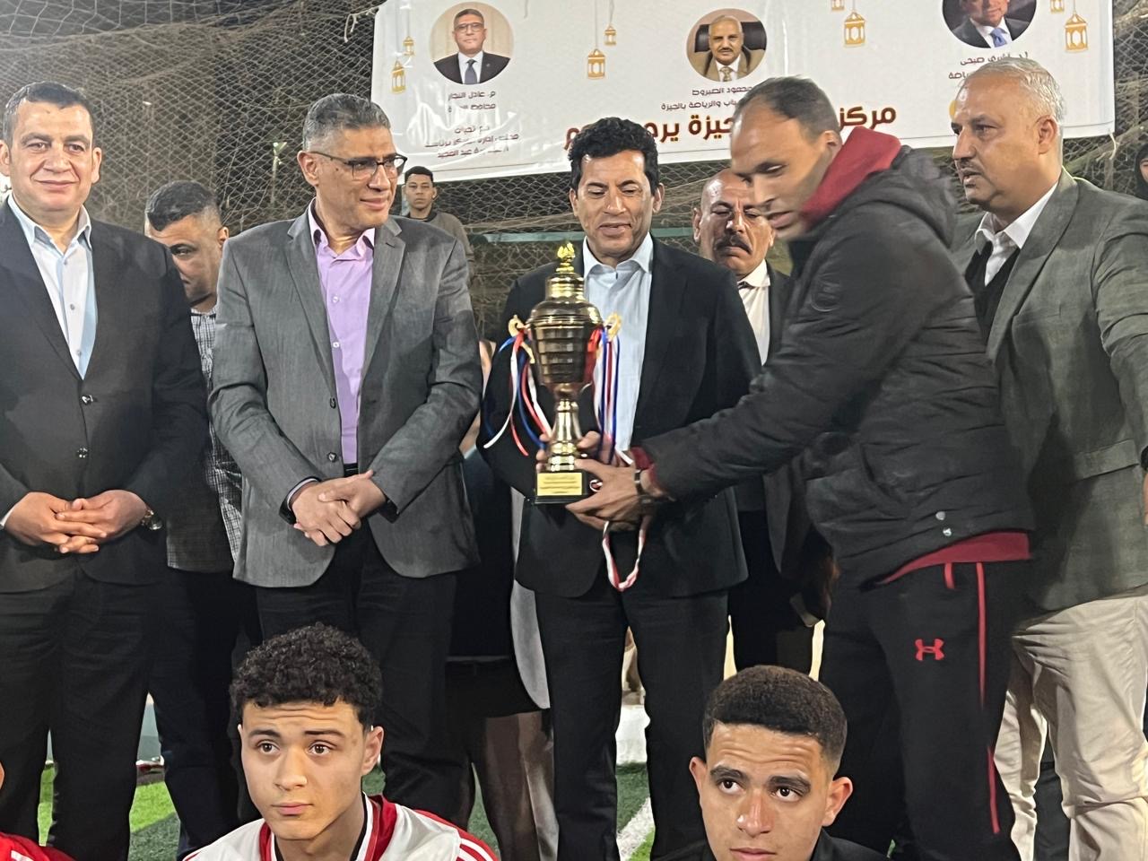 تفاصيل زيارة وزير الرياضة للساحة الشعبية بالجيزة 20 تفاصيل زيارة وزير الرياضة للساحة الشعبية بالجيزة