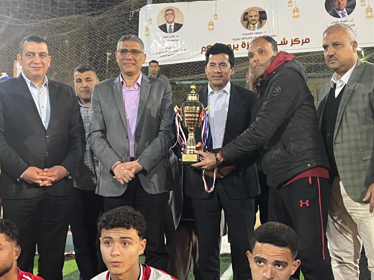 تفاصيل زيارة وزير الرياضة للساحة الشعبية بالجيزة 19 تفاصيل زيارة وزير الرياضة للساحة الشعبية بالجيزة
