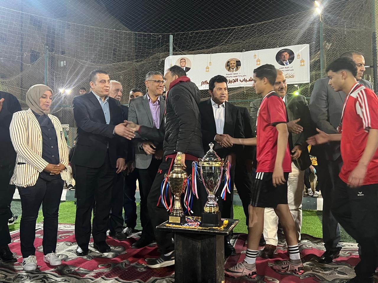 تفاصيل زيارة وزير الرياضة للساحة الشعبية بالجيزة 22 تفاصيل زيارة وزير الرياضة للساحة الشعبية بالجيزة