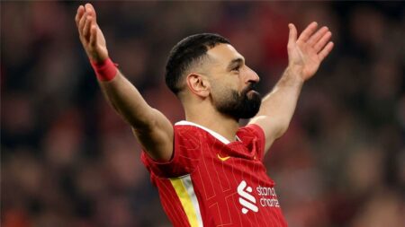 حرب صفقات.. صراع مشتعل بين ليفربول وتوتنهام على بديل محمد صلاح