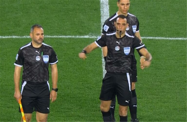 فيديو | بعد انتظار 20 دقيقة.. إلغاء مباراة الأهلي والزمالك في الدوري المصري