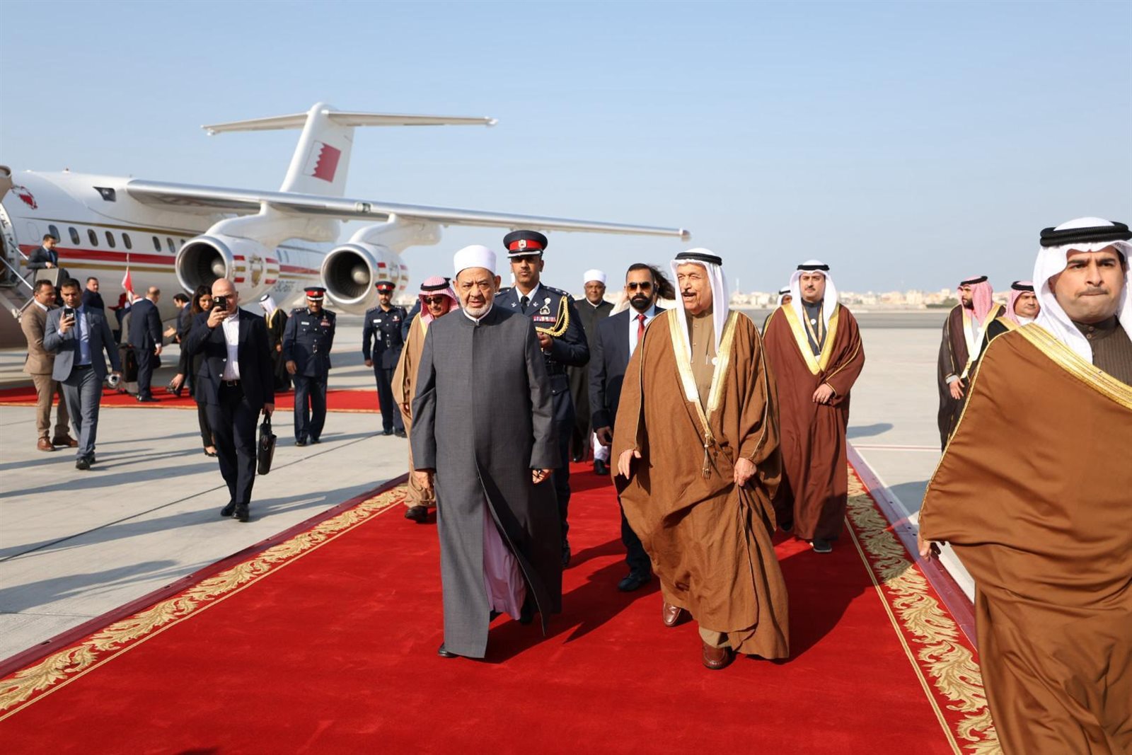 وكيل الأزهر: شاركنا في الحرب مع الشعب وما يحدث في غزة جريمة إنسانية 21 وكيل الأزهر: شاركنا في الحرب مع الشعب وما يحدث في غزة جريمة إنسانية