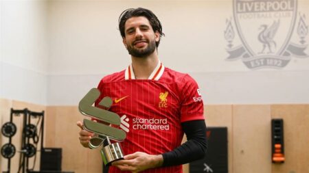 سوبوسلاي يفوز بجائزة الأفضل في ليفربول ويعترف: أحتاج عامين للوصول لأرقام محمد صلاح