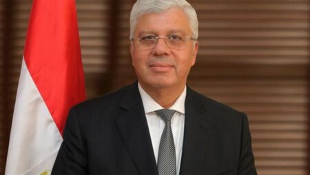 وزير التعليم العالي يعلن إقامة شراكات بين المؤسسات البحثية ومجتمع الصناعة