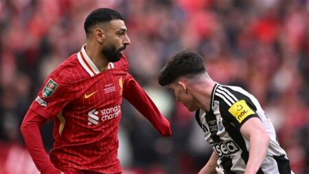 نيوكاسل يتقدم على ليفربول في الشوط الأول نهائي كأس كاراباو