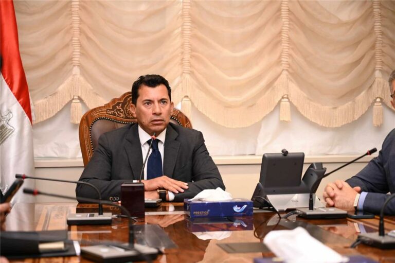 وزير الرياضة: تدخلنا في اللحظة الأخيرة لحل أزمة القمة.. وطالبنا الأهلي بالتواصل مع الزمالك