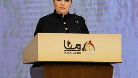 قرينة السيسي تهنىء الأم المصرية في عيدها : رمز العطاء والحب غير المشروط