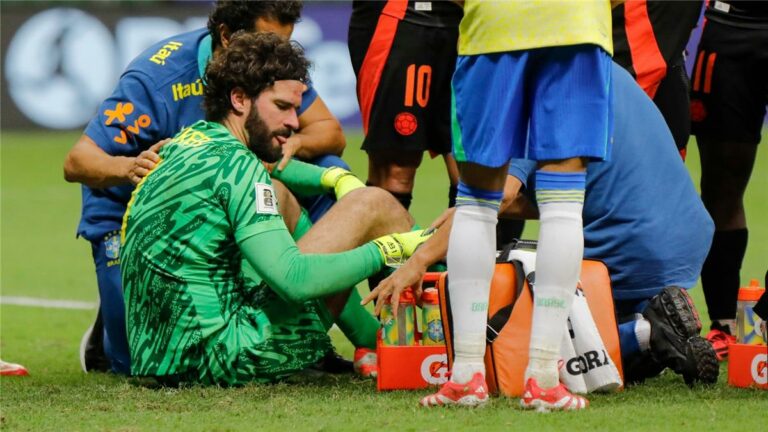 رومانو يوضح موقف أليسون بيكر من المشاركة مع ليفربول بعد الإصابة