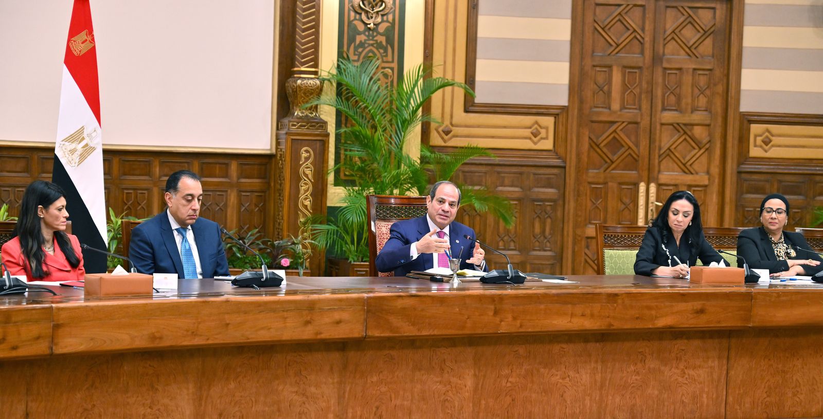 بحضور الرئيس.. كلمة وزيرة التضامن في احتفالية المرأة المصرية والأم المثالية 6 بحضور الرئيس.. كلمة وزيرة التضامن في احتفالية المرأة المصرية والأم المثالية