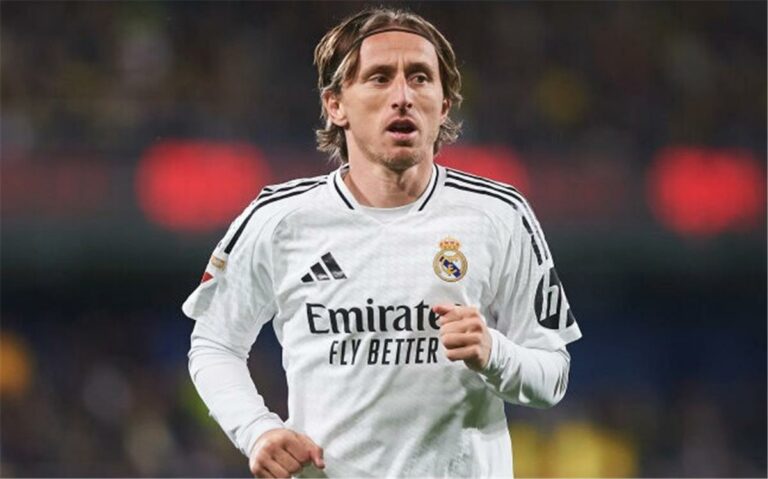 مودريتش يراوغ بشأن موقفه من الرحيل عن ريال مدريد بنهاية الموسم