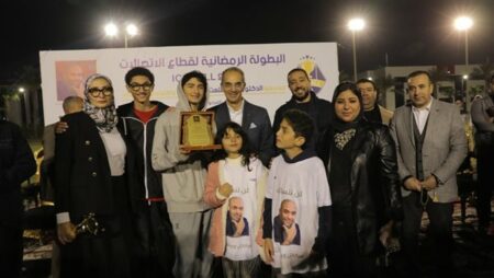 وزير الاتصالات يُتوّج فريق الشركة المصرية للاتصالات بكأس بطولة ICTBALL 2025