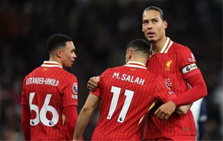 الغموض يزيد.. آخر تطورات مستقبل محمد صلاح وفان دايك وأرنولد مع ليفربول
