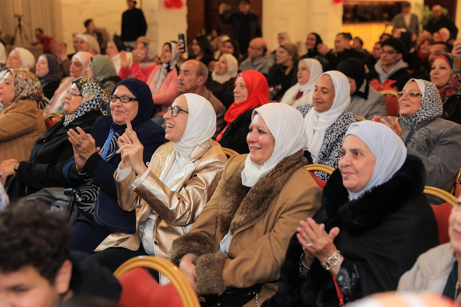 ضمن مسؤوليتها المجتمعية.. "طلعت مصطفى" تكرم الأمهات المثاليات في مدينتي .. فيديو 2 ضمن مسؤوليتها المجتمعية.. "طلعت مصطفى" تكرم الأمهات المثاليات في مدينتي .. فيديو