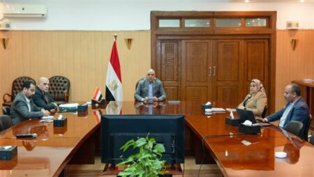 وزير الري يتابع الموقف المائي بمحافظة الفيوم.. صور