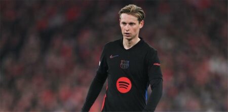 برشلونة يترك الكرة في ملعب فليك بشأن تجديد دي يونج.. ولاعب سيكون الضحية