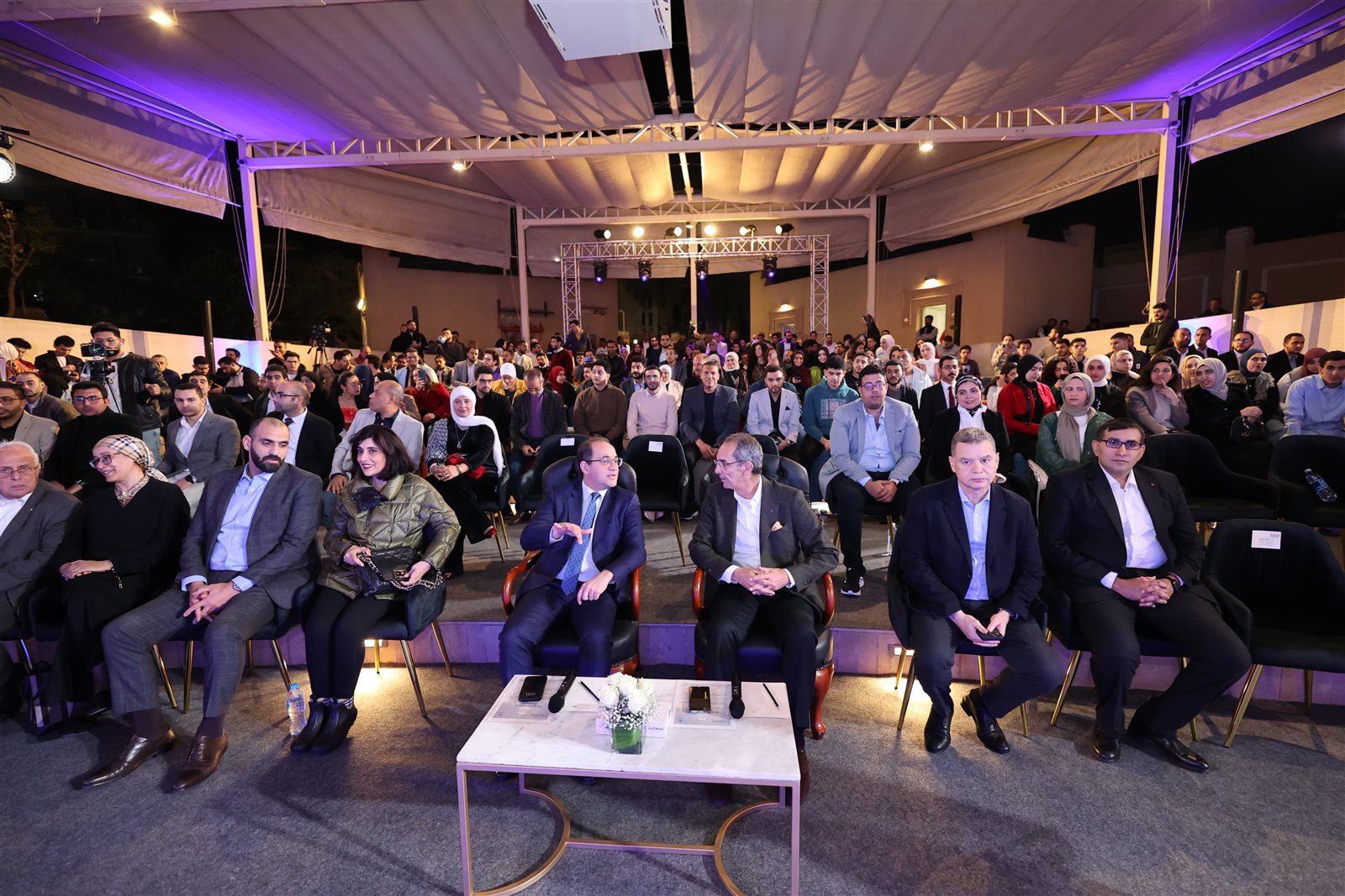 وزيرا الاتصالات والمالية يشهدان الملتقى الثاني للمهنيين المستقلين "Freelancers" 5 وزيرا الاتصالات والمالية يشهدان الملتقى الثاني للمهنيين المستقلين "Freelancers"